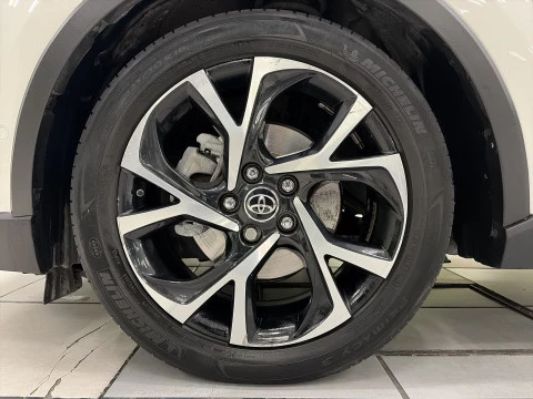 Toyota C-HR 1.8 125H Dynamic Plus 90 kW (122 CV)