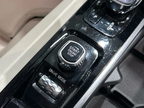 Volvo XC60 2.0 D5 INSCRIPTION AUTO 4WD 235 5P