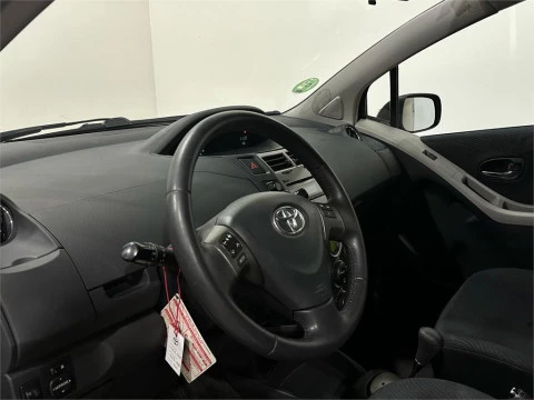 Toyota Yaris 1.3 VVT-i Active