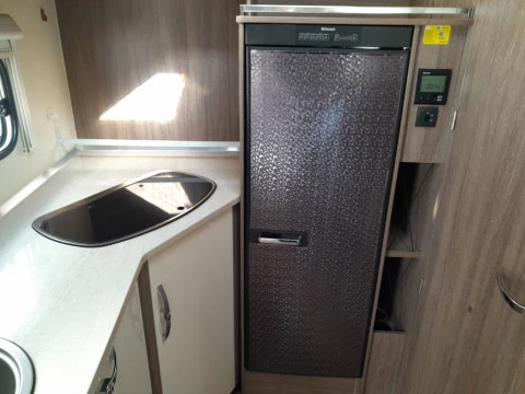 BURSTNER GMBH 250 DIESEL 4P