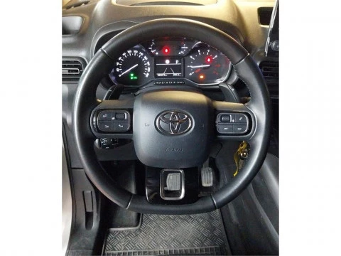 Toyota Proace City Verso L1 2PL Family Active 1.2L 130CV Automático 8v