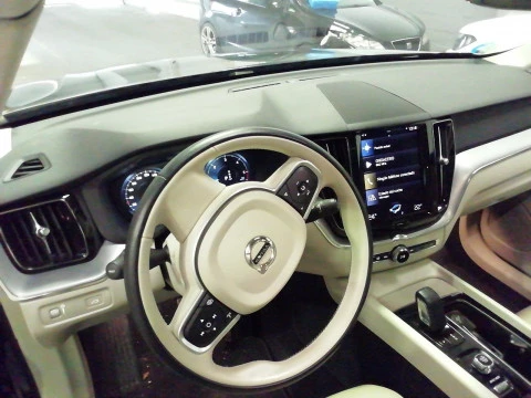 Volvo XC60 2.0 B4 D Momentum Pro Auto