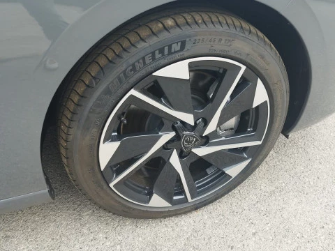 Peugeot 308 5P Allure Hybrid PHEV 180 e-EAT8