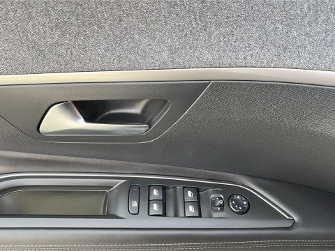 Peugeot 3008 PureTech 130 SANDS Allure 96 kW (130 CV)