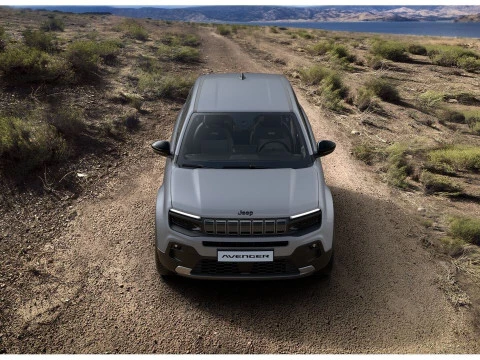 Jeep Avenger 1.2 eHybrid 81kW (110CV) Black Edition Jeep Avenger 1.2 eHybrid 81kW (110CV) Black Edition