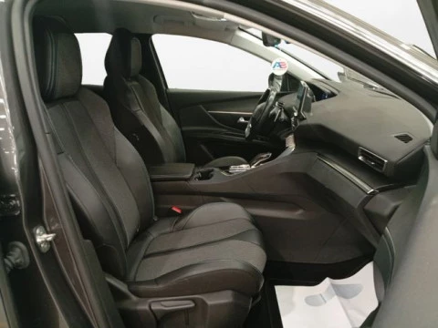 Peugeot 3008 Hybrid 225 e-EAT8 Allure