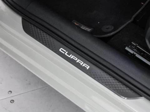Cupra León 1.5 PHEV 150KW DSG 204 5P