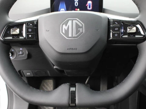 MG4 64KWH LUXURY MY24