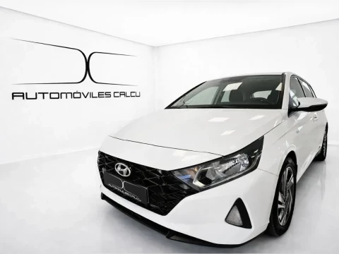 Vista del faro delantero del Hyundai I20 1.0 TGDI 74kW (100CV) Klass.
