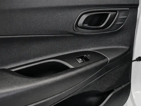 Botones de control en puerta trasera del Hyundai I20 1.0 TGDI 74kW (100CV) Klass.