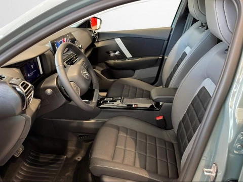 Citroën C4 X Hybrid 145 ë-DCS6 Business Edition