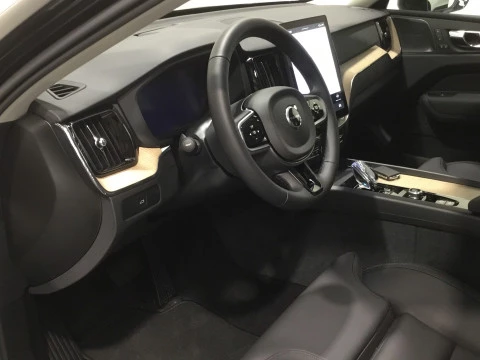 Volvo XC60 XC60 PLUS B5 AWD MILD HYBRID GASOLINA DARK