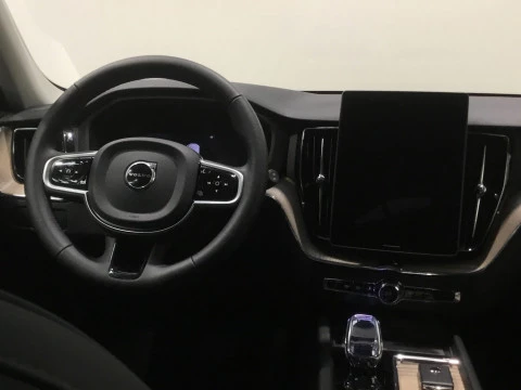 Volvo XC60 XC60 PLUS B5 AWD MILD HYBRID GASOLINA DARK