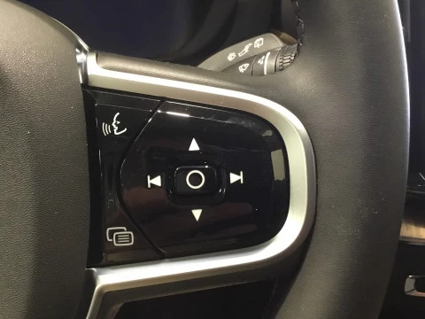 Volvo XC60 XC60 PLUS B5 AWD MILD HYBRID GASOLINA DARK