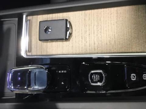 Volvo XC60 XC60 PLUS B5 AWD MILD HYBRID GASOLINA DARK