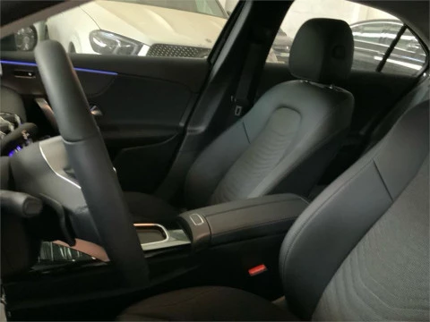 Mercedes-Benz Clase A 180 Sedán