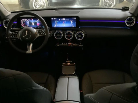 Mercedes-Benz Clase A 180 Sedán