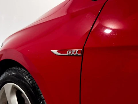 Volkswagen Golf GTI 245CV