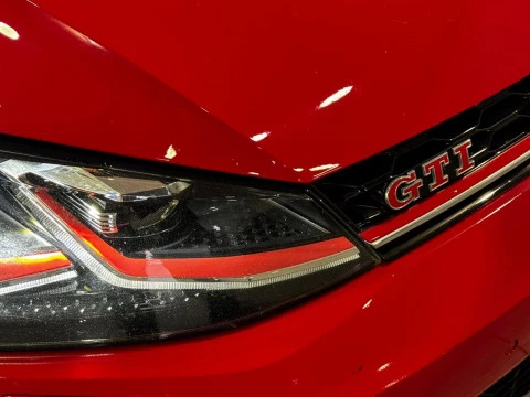 Volkswagen Golf GTI 245CV