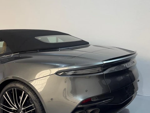 Aston Martin DBS Superleggera Volante V12