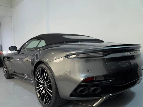 Aston Martin DBS Superleggera Volante V12