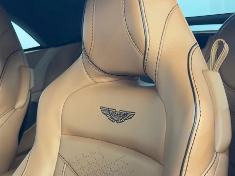 Aston Martin DBS Superleggera Volante V12