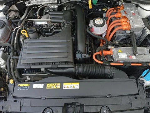 Seat Nuevo León SP 1.4 e-Hybrid DSG S&S FR