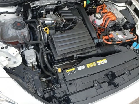Seat Nuevo León SP 1.4 e-Hybrid DSG S&S FR