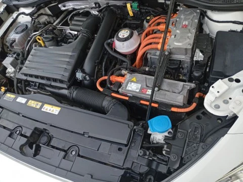 Seat Nuevo León SP 1.4 e-Hybrid DSG S&S FR