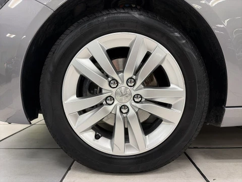 Peugeot 308 PureTech 130 SANDS Style 96 kW (130 CV)