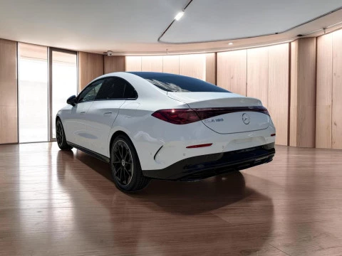 Mercedes-Benz CLA  180 con tecnologia hibrida