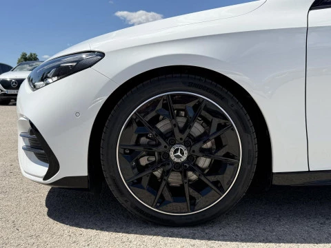 Mercedes-Benz CLA  180 con tecnologia hibrida