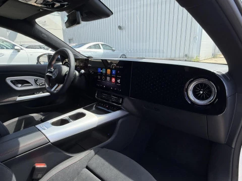 Mercedes-Benz CLA  180 con tecnologia hibrida