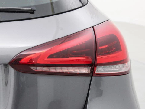 Mercedes-Benz Clase A 1.3 A 180 136 5P