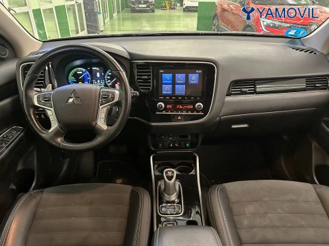 Mitsubishi Outlander 2.4 PHEV Kaiteki 4WD Auto 165 kW (224 CV)