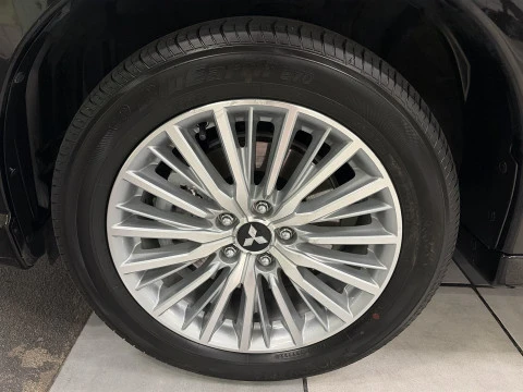 Mitsubishi Outlander 2.4 PHEV Kaiteki 4WD Auto 165 kW (224 CV)