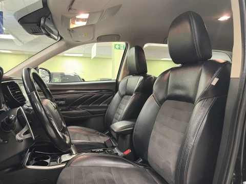 Mitsubishi Outlander 2.4 PHEV Kaiteki 4WD Auto 165 kW (224 CV)