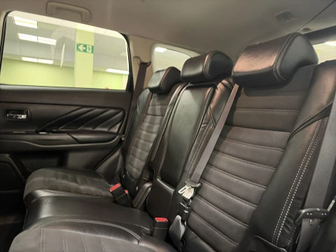 Mitsubishi Outlander 2.4 PHEV Kaiteki 4WD Auto 165 kW (224 CV)