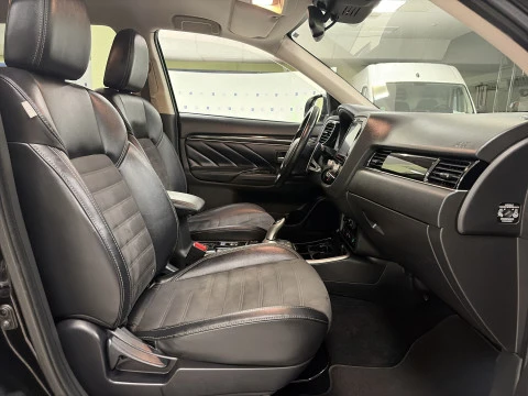 Mitsubishi Outlander 2.4 PHEV Kaiteki 4WD Auto 165 kW (224 CV)