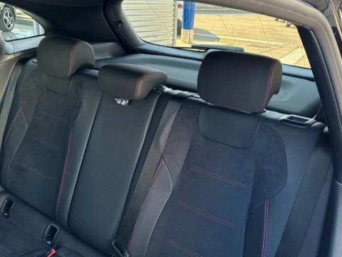 Mercedes-Benz GLA  250 e