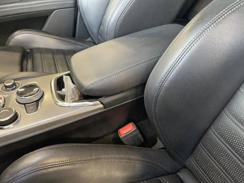 Alfa Romeo Stelvio 2.2 Diésel 154kW (210CV) Veloce Q4