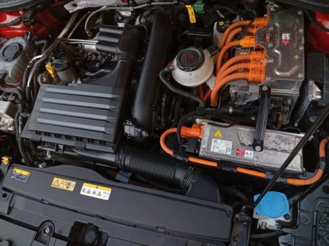 Seat Nuevo León SP 1.4 e-Hybrid DSG S&S FR