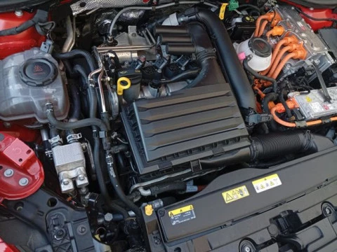 Seat Nuevo León SP 1.4 e-Hybrid DSG S&S FR