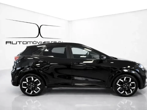 Vista perfil derecho del  Ford Puma 1.0 EcoBoost 125cv ST-Line X MHEV.