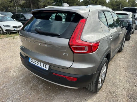 Volvo XC40 2.0 B3 G Momentum Pro Auto