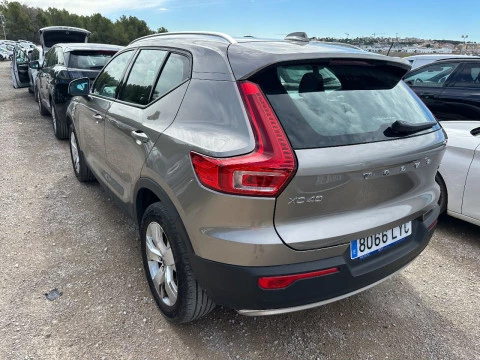Volvo XC40 2.0 B3 G Momentum Pro Auto