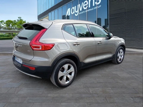 Volvo XC40 2.0 B3 G Momentum Pro Auto