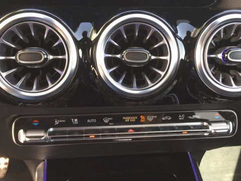 Mercedes-Benz GLA  200 d