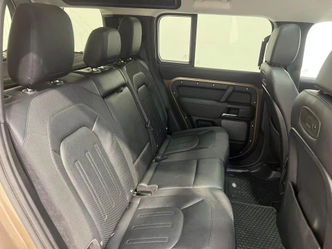 Land Rover Defender 3.0 D300 S 110 Auto 4WD MHEV