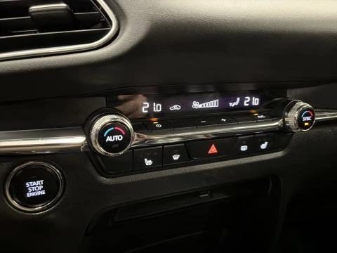 Mazda CX-30 2.0 Skyactiv-X Zenith 132 kW (180 CV)